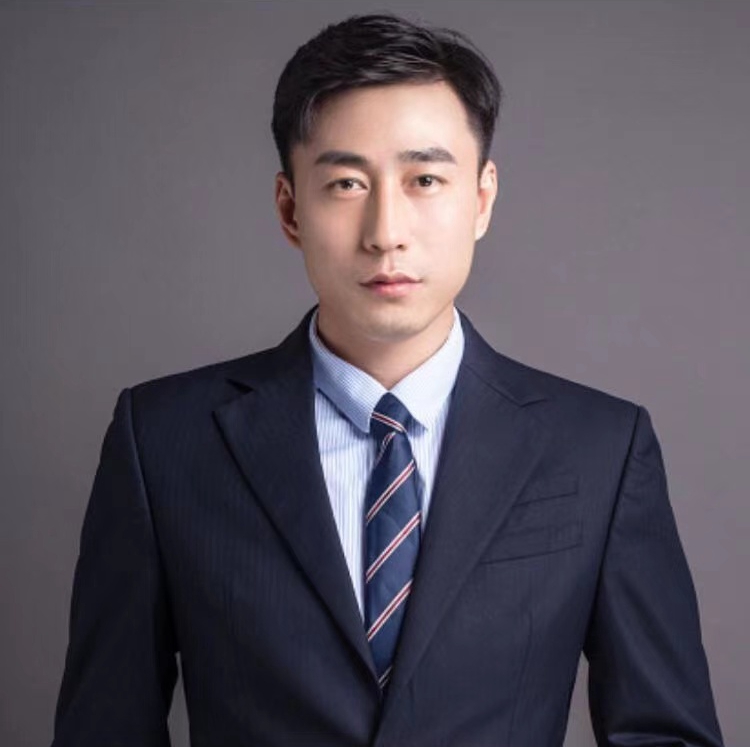 纪建英 视觉与舞美负责人